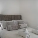 Comfy 3Bed House-Parking-Garden